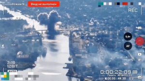 Кадры уничтожения моста при помощи ФАБ с УМПК в Херсоне. Мост соединяет Корабельный район с основной