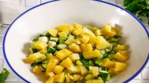 Холодный борщ из маринованной свеклы с колбасой