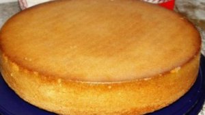 Пышный и простой бисквит для торта в духовке отлично подходит в качестве основы для многих видов