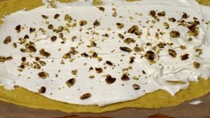 Хрустящий рулет с безе и орехами