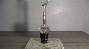 В лампочку налить воду и включить 220V. Что произойдёт