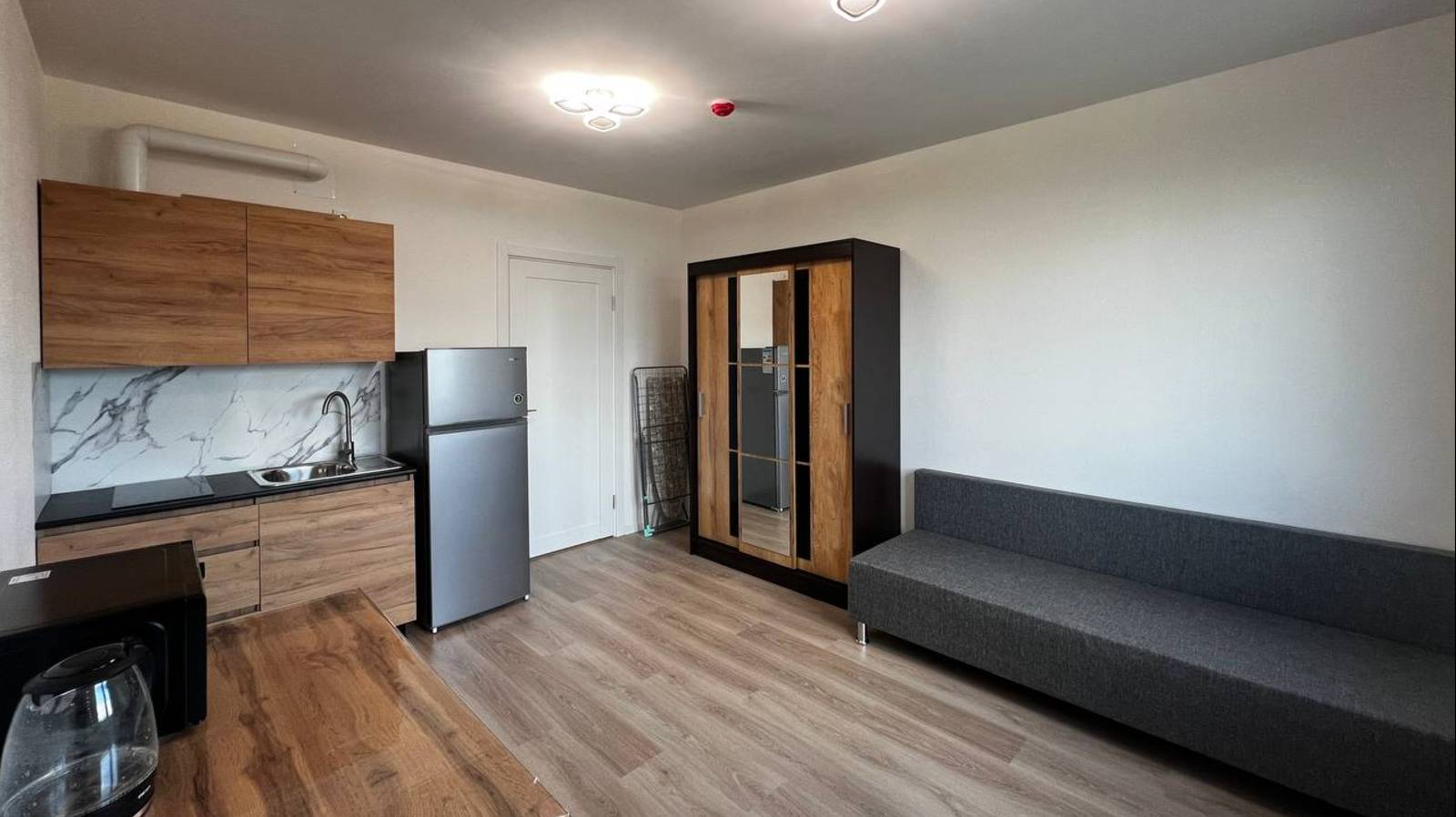 Сдаётся уютная квартира-студия  — идеальный вариант для тех, кто ценит свет и чистое пространство. смотреть онлайн