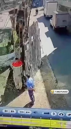 Стоишь себе спокойно, никого не трогаешь и тут такое😅
