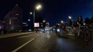 Ночной московский велофестиваль 02-08-25 (задний вид)