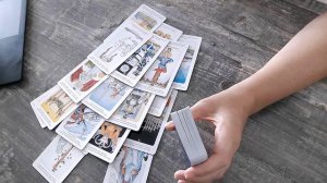 С человеком происходит что-то неладное! что?