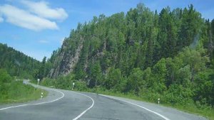 Дорога по Горной Шории - вид из окна автомобиля.