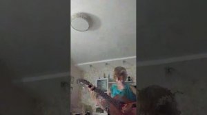 играем на гитаре