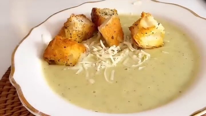 Суп-пюре из кабачков...🍜🌱😋    Рецепт в описании ✍️
