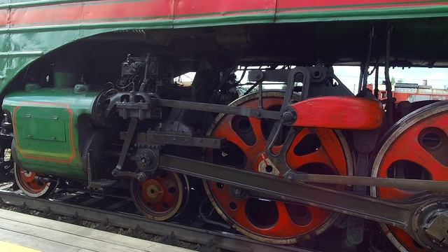 Ретропоезд "Уральский экспресс" с паровозом П36 на станции Шувакиш 03.08.2025 смотреть онлайн