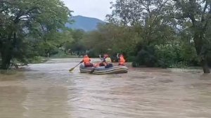 Автобус с пассажирами упал с моста в реку в Краснодарском крае