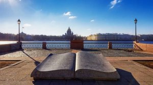 Университетская набережная Васильевского острова в Санкт-Петербурге.