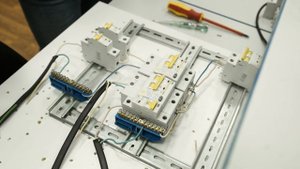 Собираем квартирный щиток - имитация нагрузки в виде лампочки