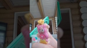 риви ухаживает за котами которые были послушными но они сейчас стали послушными