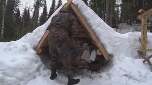 МОЯ КРОШЕЧНАЯ ИЗБУШКА И БЫТ В НЕЙ КОРОТАЮ ДЕНЬ В ЗИМОВЬЕ НАРУБИЛ ДРОВ НОЧЬ В ИЗБЕ. ШТУРМ РЕШЕНИЕ