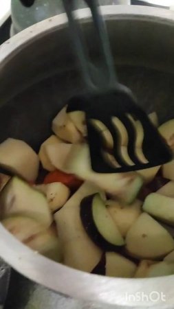 Свинина с овощами в афганском казане