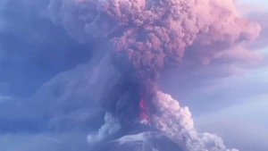 На Камчатке произошло первое в истории наблюдений извержение вулкана Крашенинникова