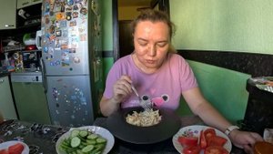 Паста карбонара, огурцы маринованные, помидоры. Мукбанг. Домашняя еда