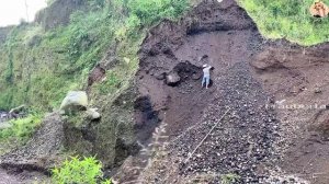 Строительство, шахтёры на стенах карьера