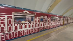 Поезда / Видео про поезда - метро СПб, брендированный поезд «300 лет СПбГУ»