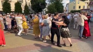 Нам всё к лицу - и Вальс, и Танго