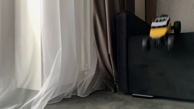 Марк боится грузовиков-монстров и разноцветных машинок с большими колесами смотреть онлайн