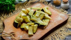 Баклажаны с яйцом и помидорами