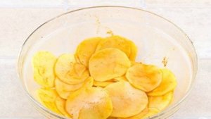 Домашние картофельные чипсы в духовке