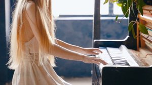 8331810-uhd_4096_2160_25fps