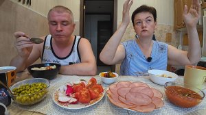 Мукбанг начала ЖАЛЕТЬ, что ввязалась в авантюру с КУХНЕЙ! Обсуждаем с Вованом что ДЕЛАТЬ! Обед дома