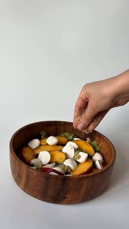 Яркий, вкусный, летний салат