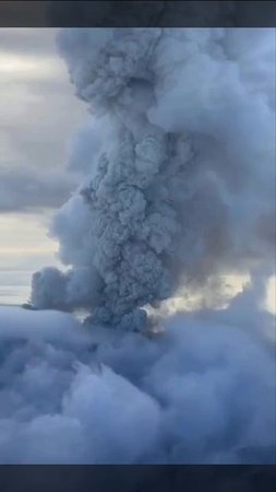 🌋На Камчатке впервые за 600 лет начал извергаться вулкан Крашенинникова🌋