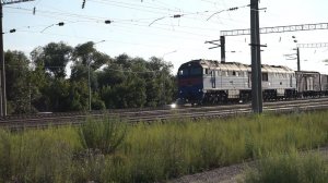 Тепловоз 2ТЭ116У-0076 с коротким составом.