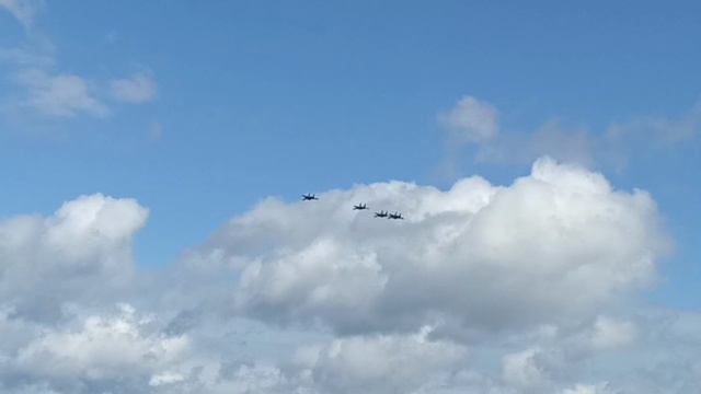 Авиационный фестиваль "Вива Авиа !" смотреть онлайн