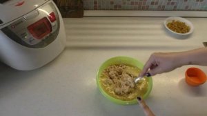 Творожные кексики с изюмом в микроволновке