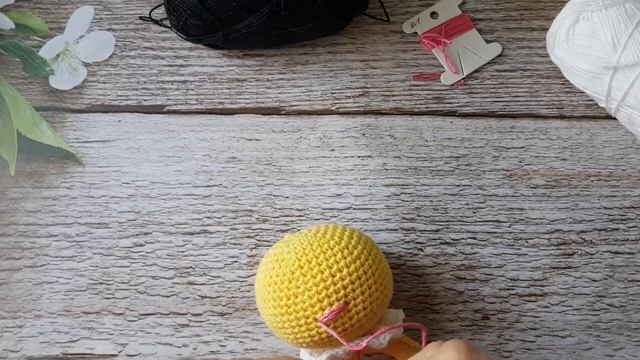 Погремушка - Зайчик / Подробный МК / Вязаная погремушка - грызунок смотреть онлайн