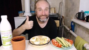 обед. Рыжуля стесняется есть. Мария Магдалина. мукбанг. обжор. еда на камеру. диета. шизофрения.