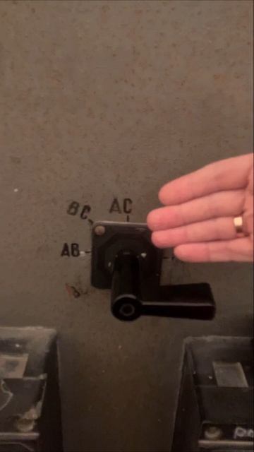 Линейное напряжение 220 (В). Не, не слышали?! смотреть онлайн