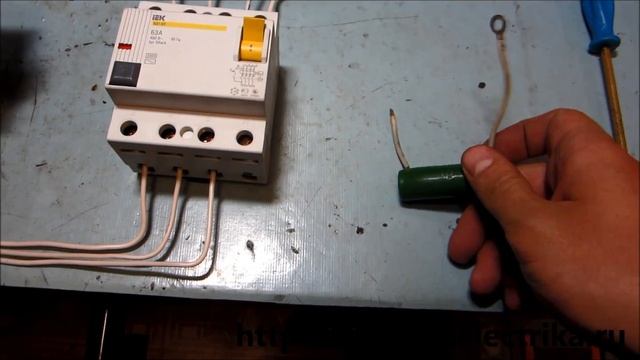 Схема подключения четырехполюсного УЗО в трехфазной сети без использования нейтрали