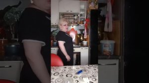 КУШАЕМ  НЕ КАГО НЕ СЛУШАЕМ !))) ПРИВЕТУЛИ ВСЕМ !