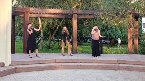 24.1 На теплоходе музыка играет