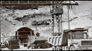 При проходке тоннеля в горе обнаружили круглую дверь