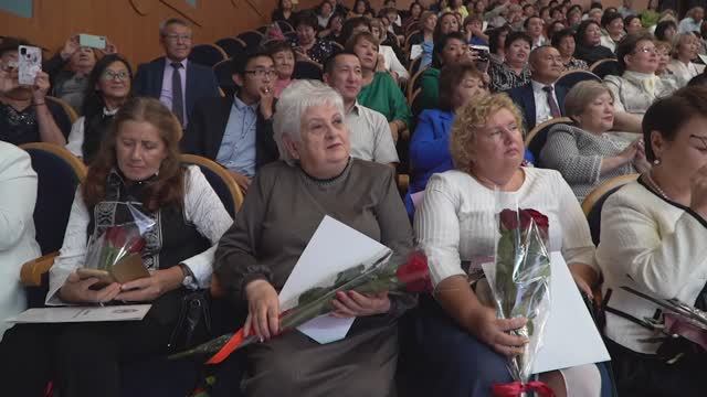 В ЦЕНТРЕ ВНИМАНИЯ ЭФИР 05 10 2023  ДЕНЬ УЧИТЕЛЯ
