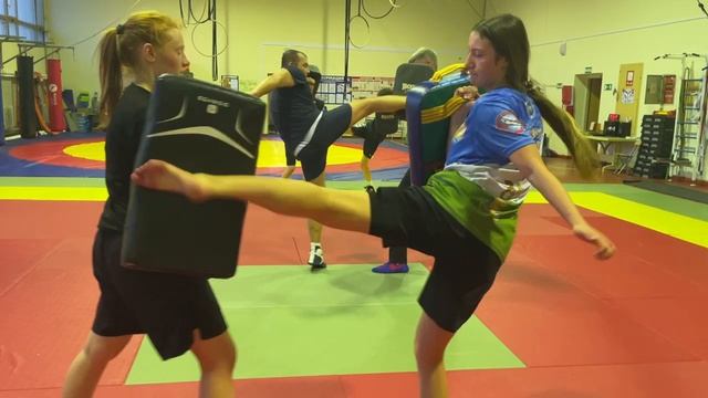 04-08-2025 работают девочки смотреть онлайн