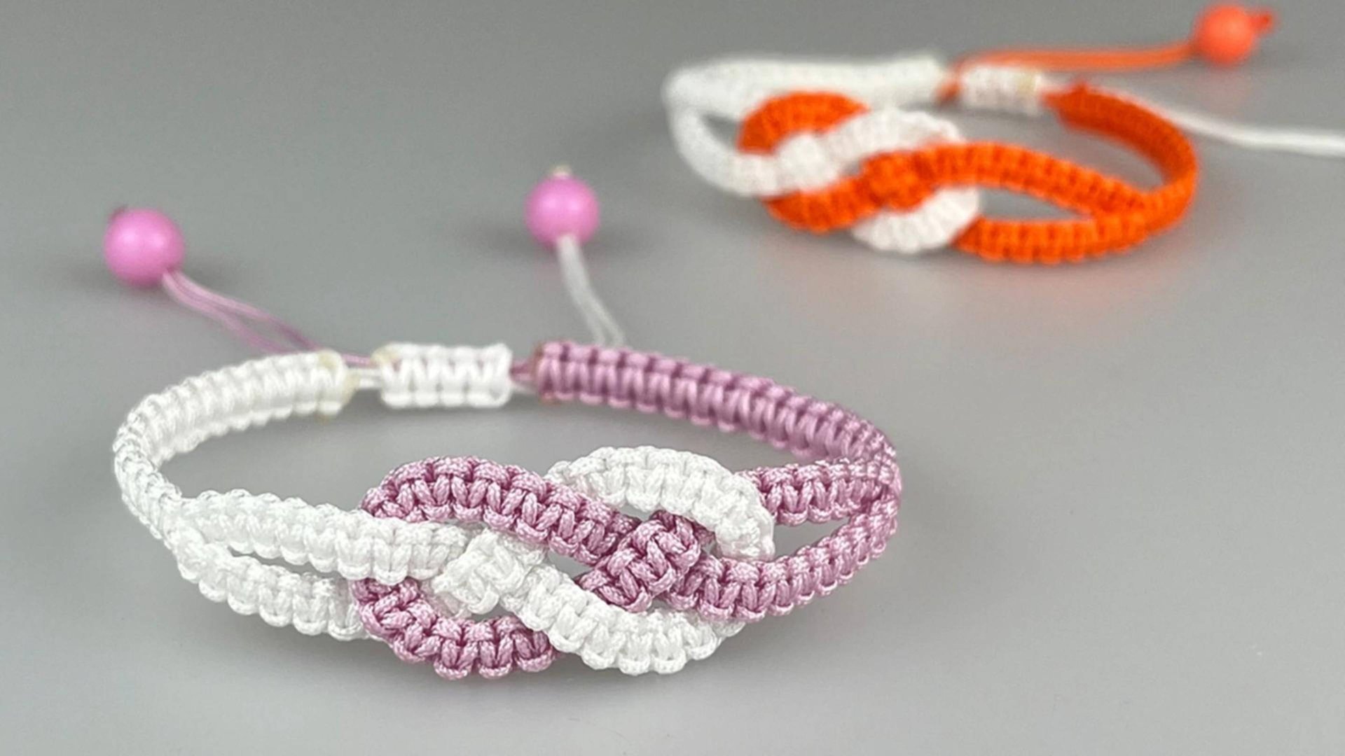 Бесконечный браслет из макраме с квадратным узлом смотреть онлайн