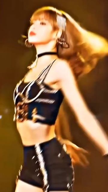 Lisa is hot 🥵 смотреть онлайн