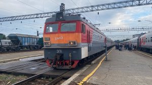 ЭП1-149 отправляется с поездом Иркутск - Абакан со станции Иркутск-Пассажирский
