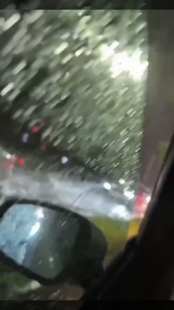 Воронеж накрыл сильный ливень с грозой.