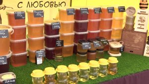 Ежегодная ярмарка «Сибирский улей» открылась на площади Пименова