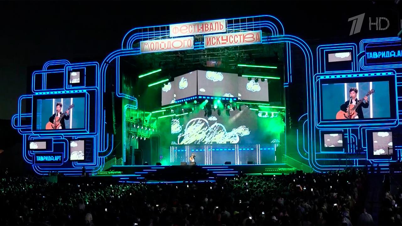 За три дня фестиваль "Таврида.Арт" в Крыму посетили свыше 100 тысяч зрителей со всех регионов страны