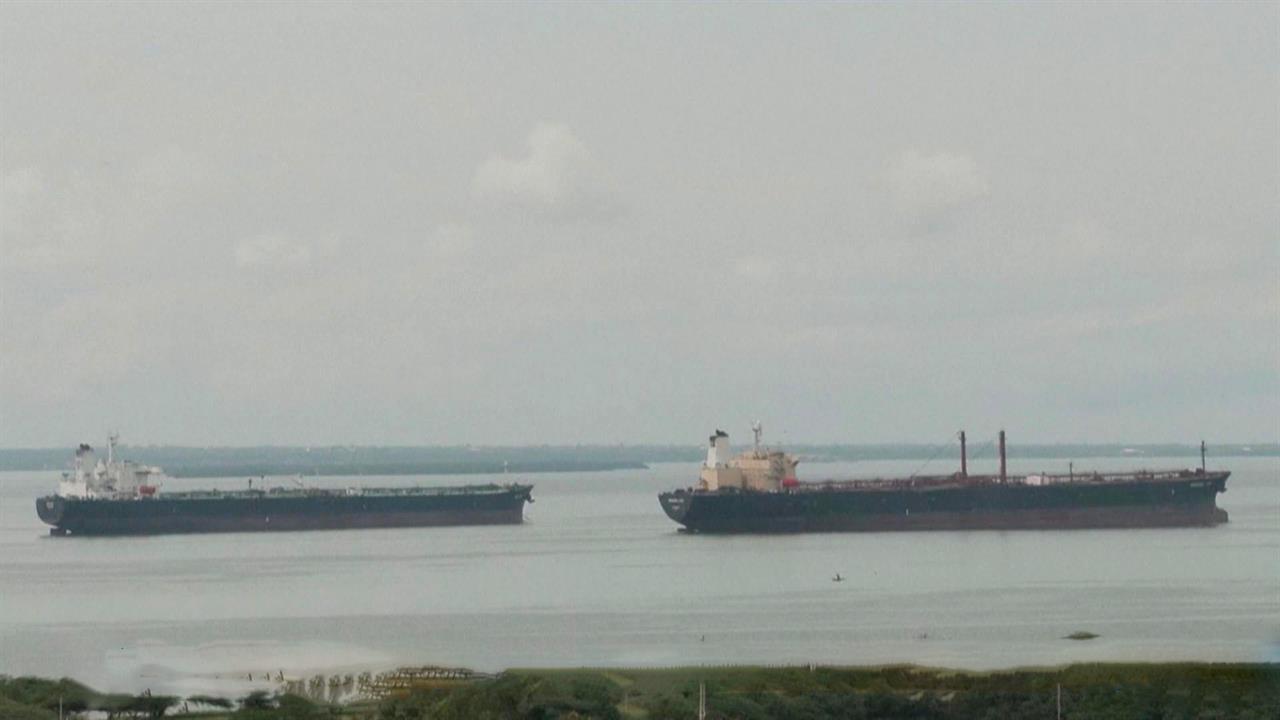 В СВР заявили, что Лондон планирует крупную антироссийскую диверсию с танкерами